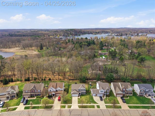 402 Ridgewood Drive, Brandon Charter Township, MI 48462