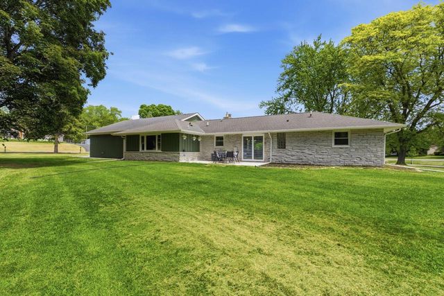 W224N8095 Susan PLACE, Lisbon, WI 53089
