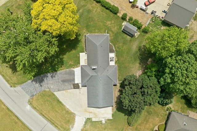 W224N8095 Susan PLACE, Lisbon, WI 53089