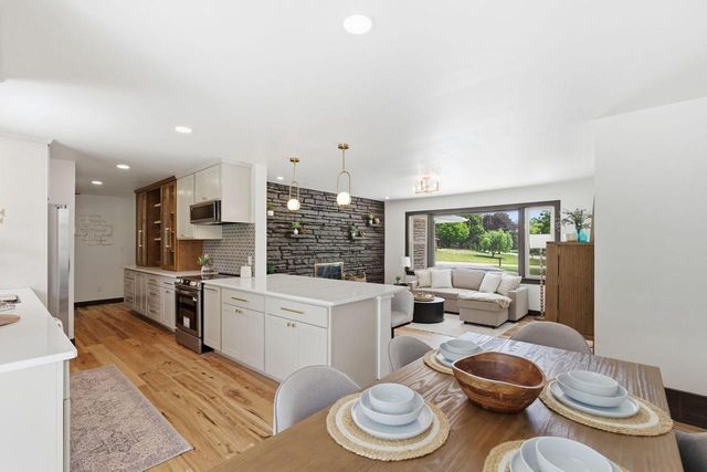 W224N8095 Susan PLACE, Lisbon, WI 53089
