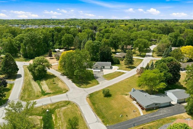 W224N8095 Susan PLACE, Lisbon, WI 53089