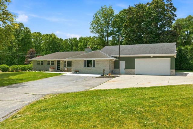 W224N8095 Susan PLACE, Lisbon, WI 53089