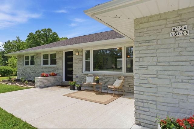 W224N8095 Susan PLACE, Lisbon, WI 53089