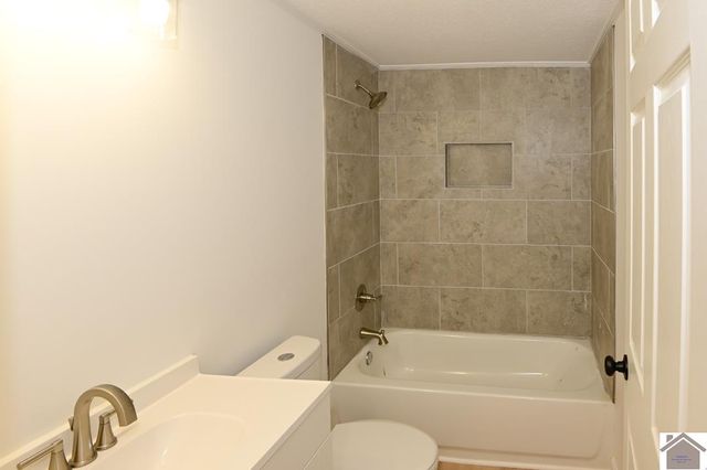 4201 Lovelaceville Rd, Paducah, KY 42001