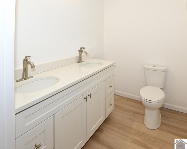 4201 Lovelaceville Rd, Paducah, KY 42001