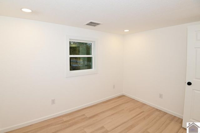 4201 Lovelaceville Rd, Paducah, KY 42001