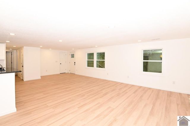 4201 Lovelaceville Rd, Paducah, KY 42001