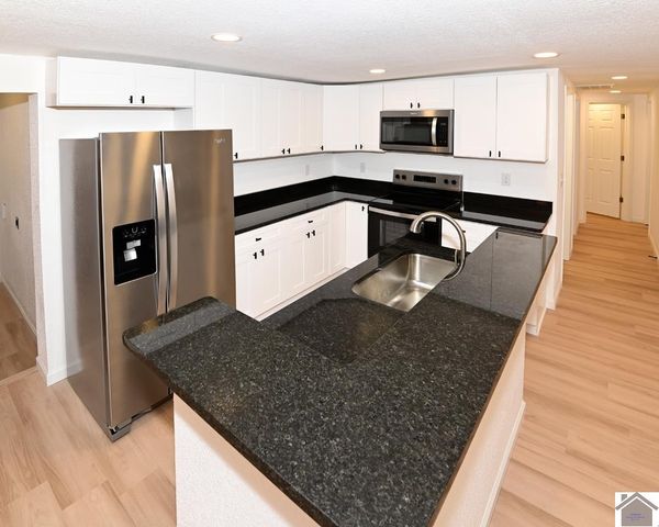 4201 Lovelaceville Rd, Paducah, KY 42001