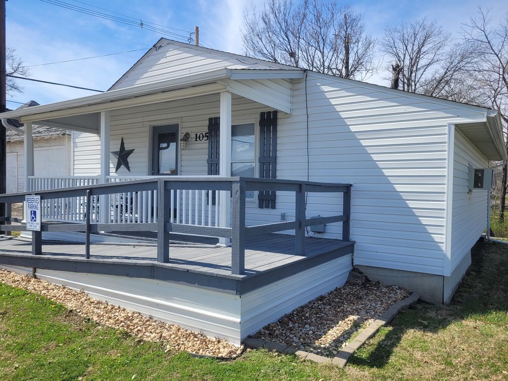 Image 2 of property listing at 105 S 18th Street, Mt Vernon, IL 62864