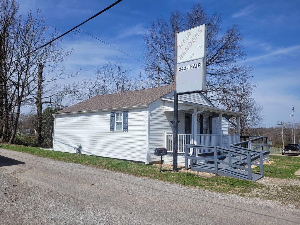 Image 6 of property listing at 105 S 18th Street, Mt Vernon, IL 62864