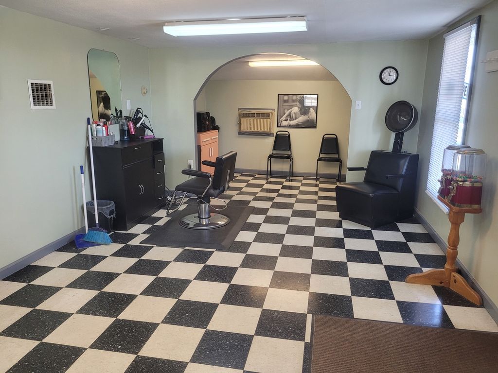 Image 7 of property listing at 105 S 18th Street, Mt Vernon, IL 62864