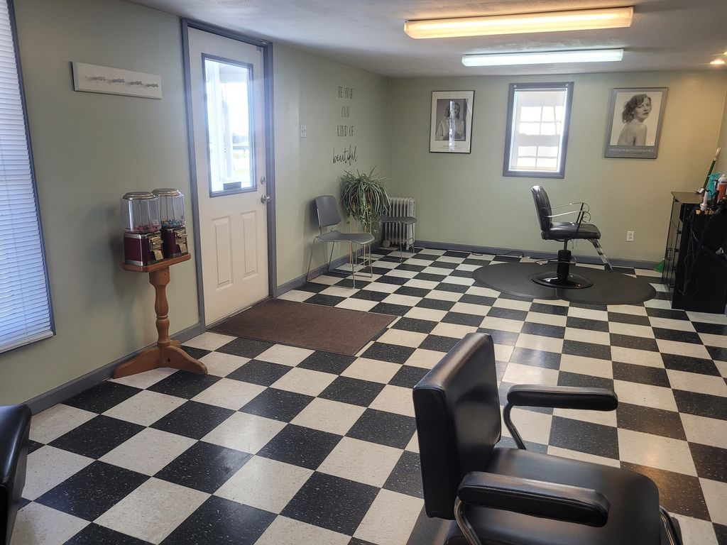 Image 8 of property listing at 105 S 18th Street, Mt Vernon, IL 62864