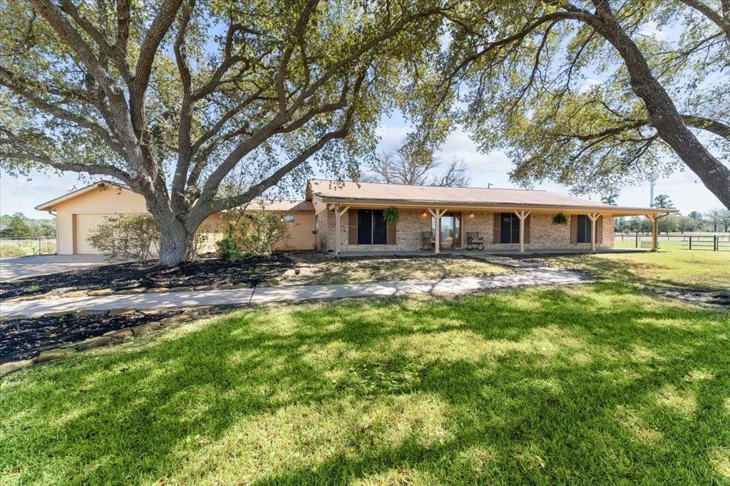 788 Fm 247 Road, Huntsville, TX 77320