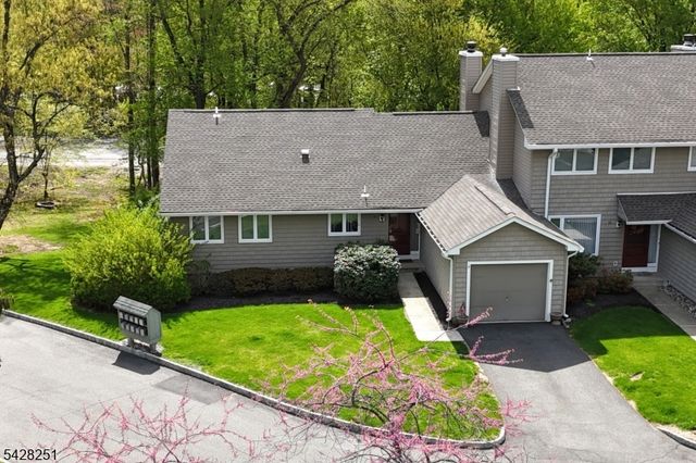 9 Parsons Ct, Mahwah Twp., NJ 07430