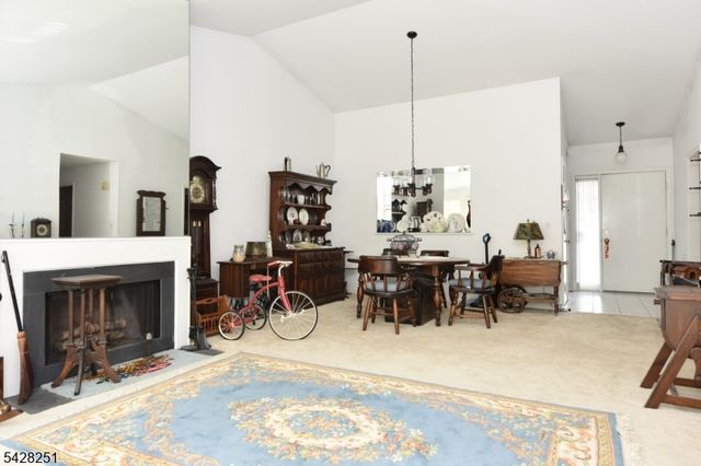 9 Parsons Ct, Mahwah Twp., NJ 07430