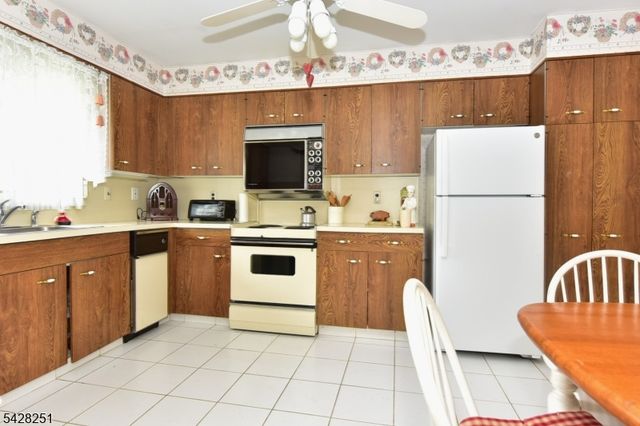 9 Parsons Ct, Mahwah Twp., NJ 07430