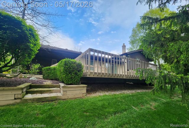 31128 Applewood Lane, Farmington Hills, MI 48331