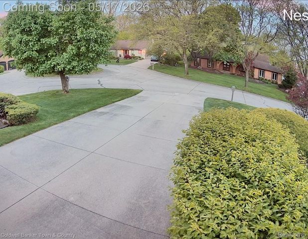 31128 Applewood Lane, Farmington Hills, MI 48331