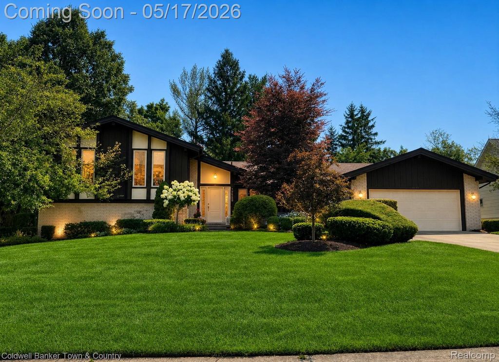 31128 Applewood Lane, Farmington Hills, MI 48331