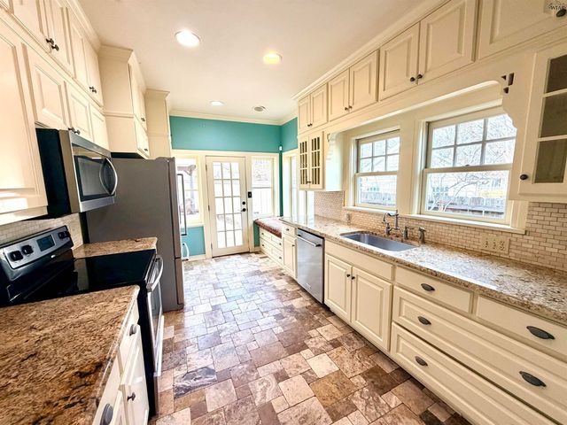 106 PEMBROKE LANE, Wichita Falls, TX 76301