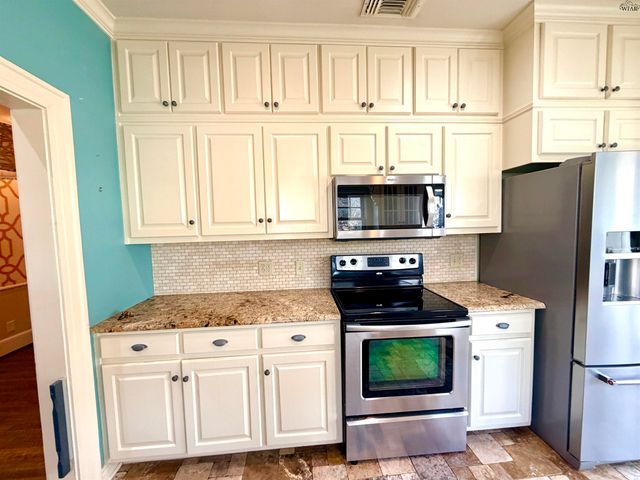 106 PEMBROKE LANE, Wichita Falls, TX 76301