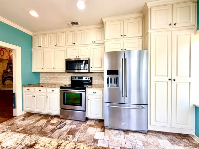 106 PEMBROKE LANE, Wichita Falls, TX 76301