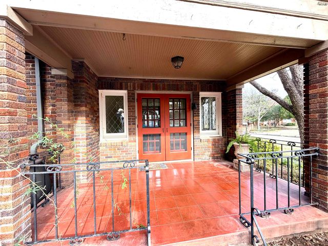 106 PEMBROKE LANE, Wichita Falls, TX 76301