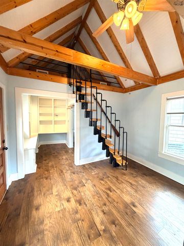 106 PEMBROKE LANE, Wichita Falls, TX 76301