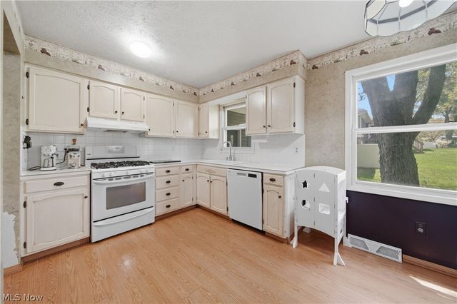 11205 Merrimack Avenue NW, Hartville, OH 44632