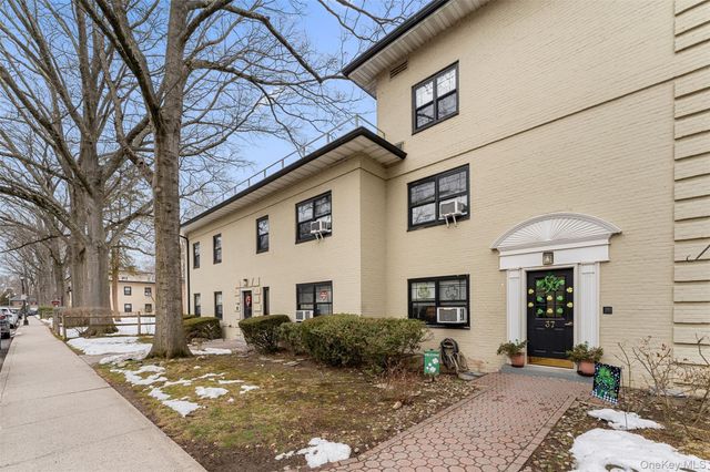37 Manchester Road 2R, Eastchester, NY 10509