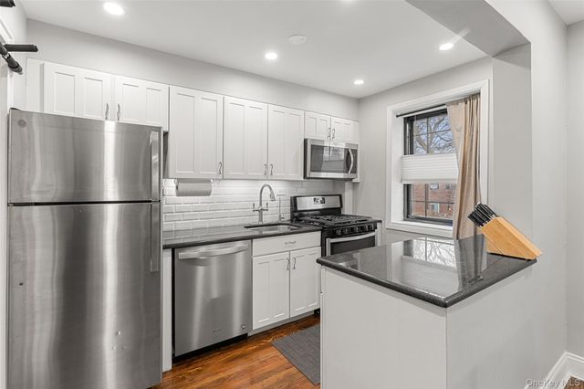 37 Manchester Road 2R, Eastchester, NY 10509