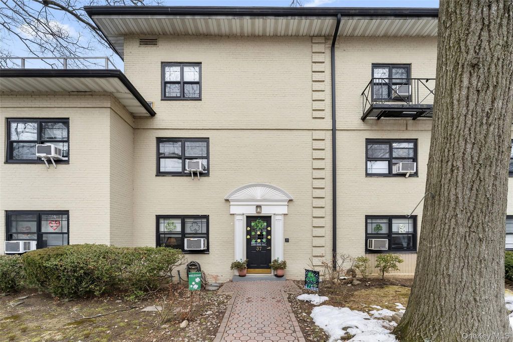 37 Manchester Road 2R, Eastchester, NY 10709 — photo 2