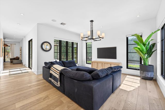 3218 S Olive Avenue, West Palm Beach, FL 33405