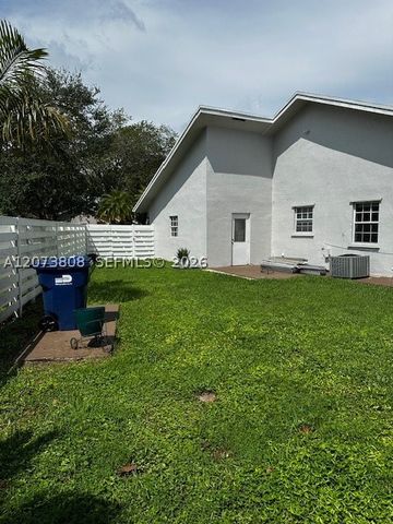 14763 SW 152nd Pl, Miami, FL 33196
