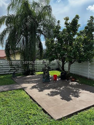 14763 SW 152nd Pl, Miami, FL 33196