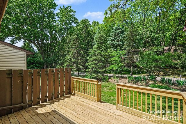2631 Chatham Woods Drive Se, Cascade Twp, MI 49546