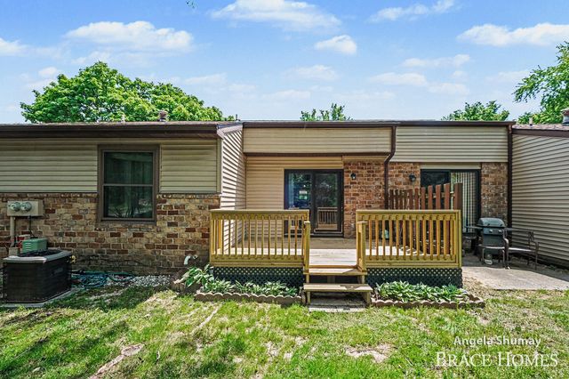 2631 Chatham Woods Drive Se, Cascade Twp, MI 49546