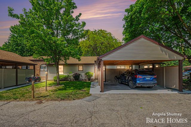 2631 Chatham Woods Drive Se, Cascade Twp, MI 49546