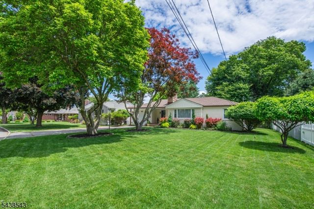4 Brookhill Pl, Little Falls Twp., NJ 07424