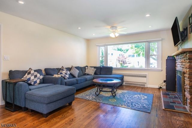 4 Brookhill Pl, Little Falls Twp., NJ 07424