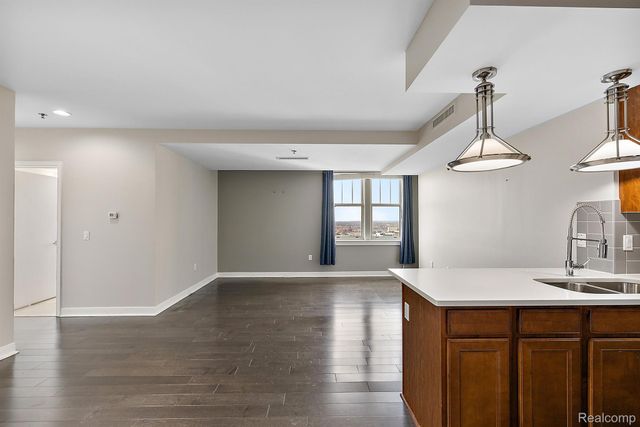 525 W Lafayette Boulevard 20C, Detroit, MI 48226