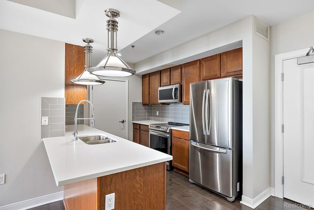 525 W Lafayette Boulevard 20C, Detroit, MI 48226