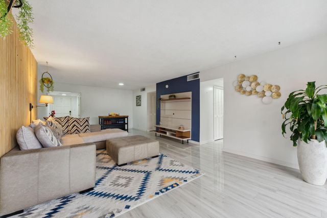 3150 N Palm Aire Drive 308, Pompano Beach, FL 33069