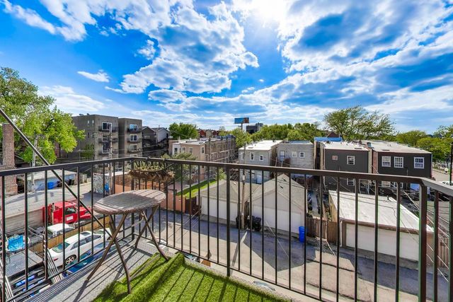 504 S Oakley Boulevard, Chicago, IL 60612