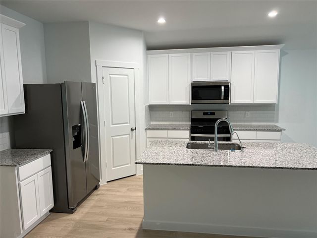 5118 Hunters Trail, Fresno, TX 77545