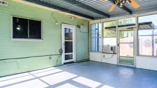 2004 W Gulf Street W, Baytown, TX 77520