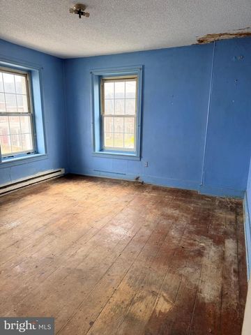 6 N MAIN ST, Richlandtown, PA 18955