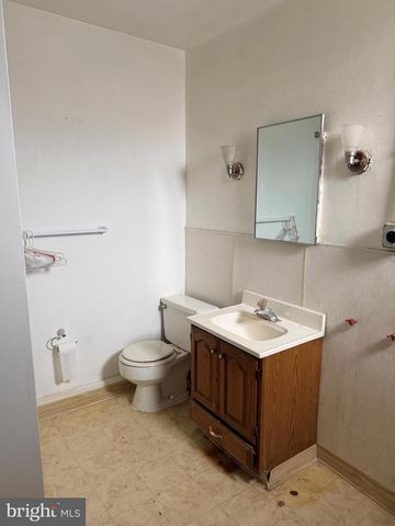 6 N MAIN ST, Richlandtown, PA 18955