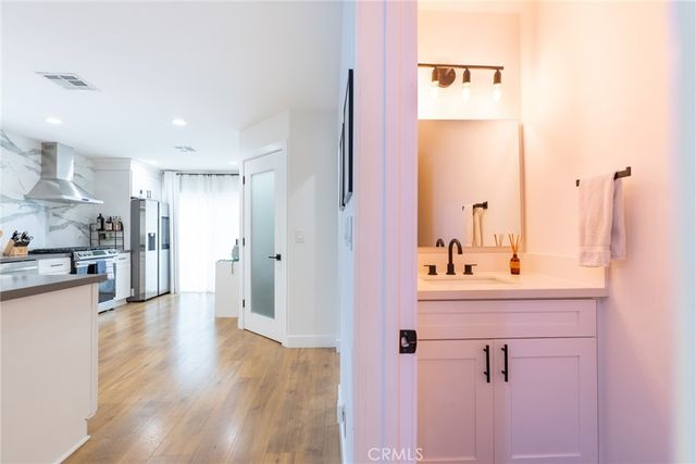 135 N Vendome Street, Los Angeles, CA 90026