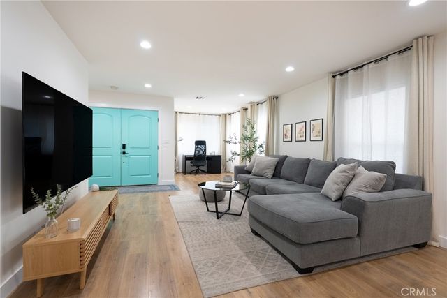 135 N Vendome Street, Los Angeles, CA 90026